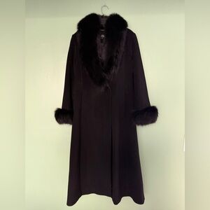 Elegant Black Long Coat with Faux Fur Trim – Classic & Timeless